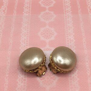 Vintage Round Pearl Clip On Earrings